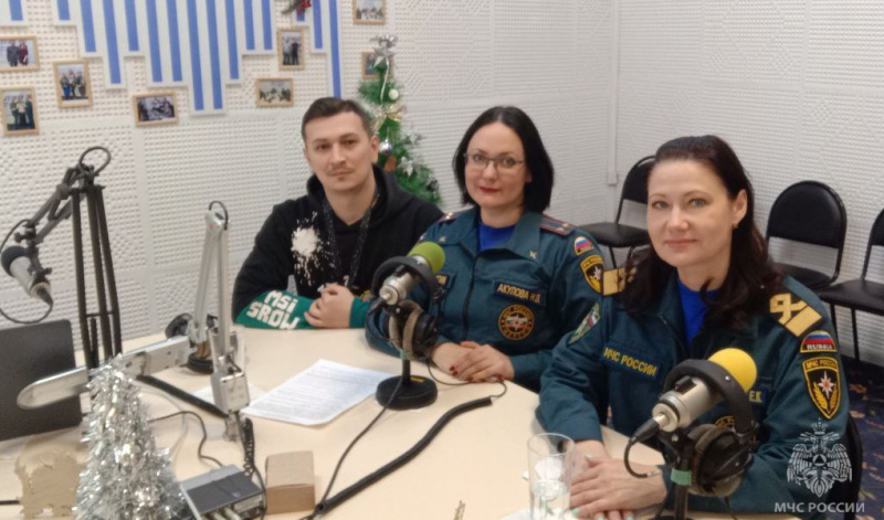 В прямом эфире «Радио России Орел» сотрудники МЧС России рассказали о том, как не допустить происшествий во время Крещенских купаний