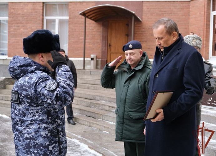 Новые автомобили и комплексы мониторинга подразделениям Северо-Западного округа Росгвардии передал губернатор Ленинградской области (видео)