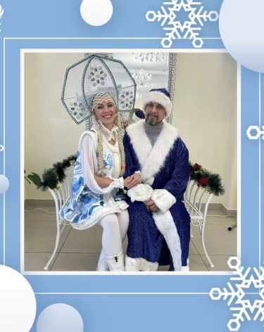 В Кузбассе молодожёны пришли в ЗАГС в костюмах Деда Мороза и Снегурочки