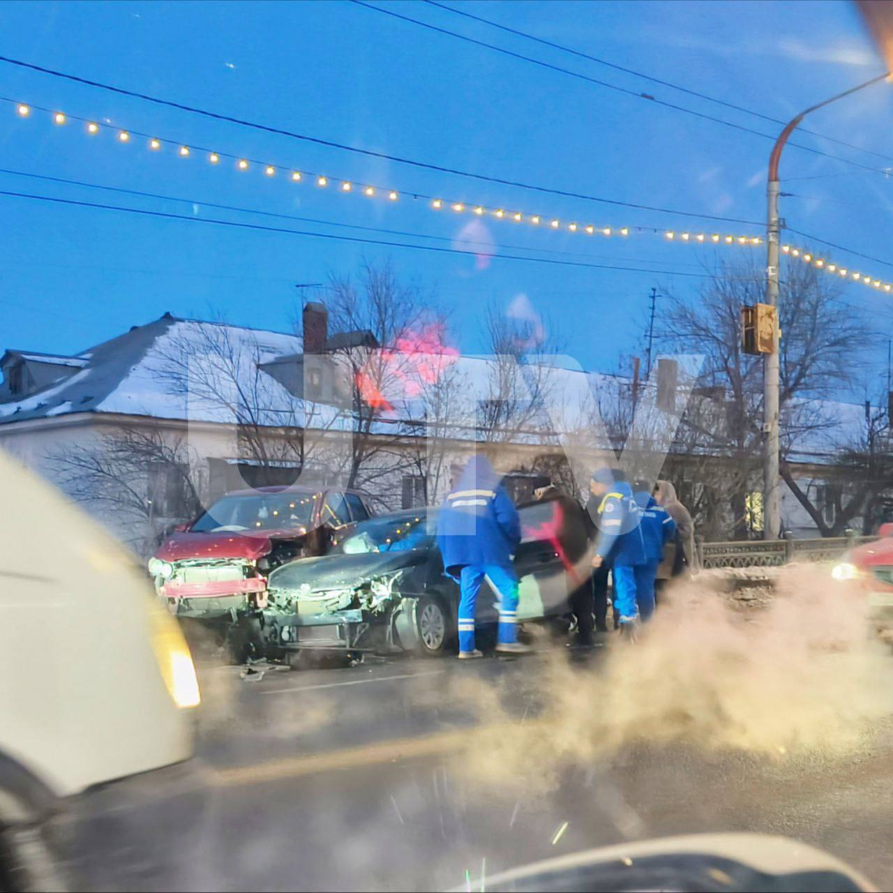 В Оренбурге сразу два серьезных ДТП на мостах — движение парализовано