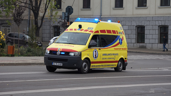 В Румынии автобус с Украины влетел в ограничитель: 15 человек пострадали, включая детей