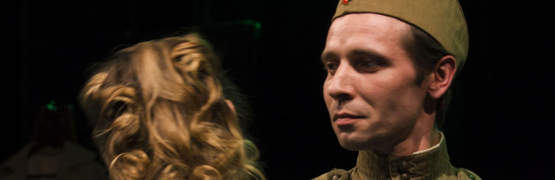 В НДТ споют «Вальс Победы»