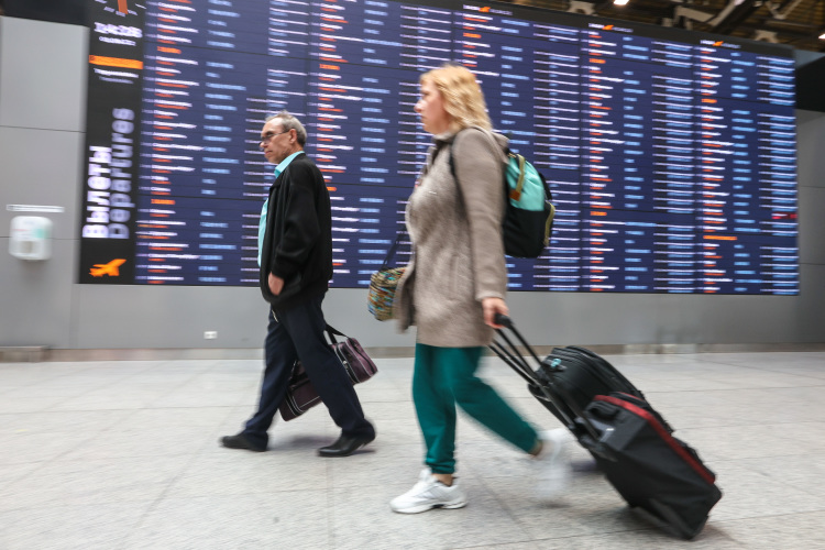 В отличие от других отраслей, в туризме нет протекционистских мер, пошлин и сборов. Граждане могут свободно вывозить деньги за рубеж и тратить их там, обратил внимание Вахруков