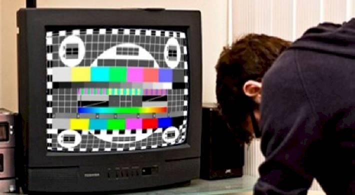 выбор телевизора. телевизор показывает. помехи на телевизоре. телевизор сломался. неработающий телевизор.