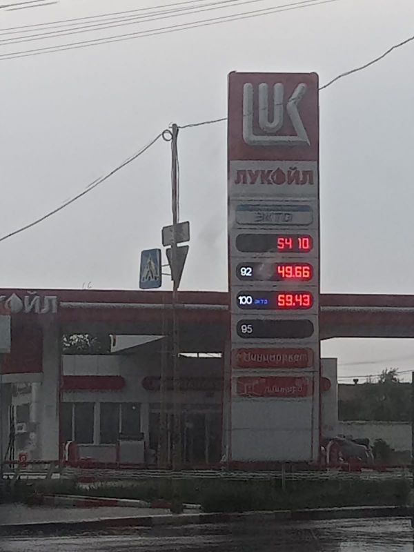 подорожание бензина. заправка автомобиля.