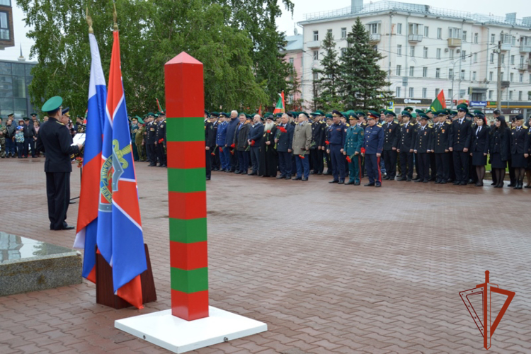 Росгвардейцы приняли участие в памятных мероприятиях ко дню пограничника