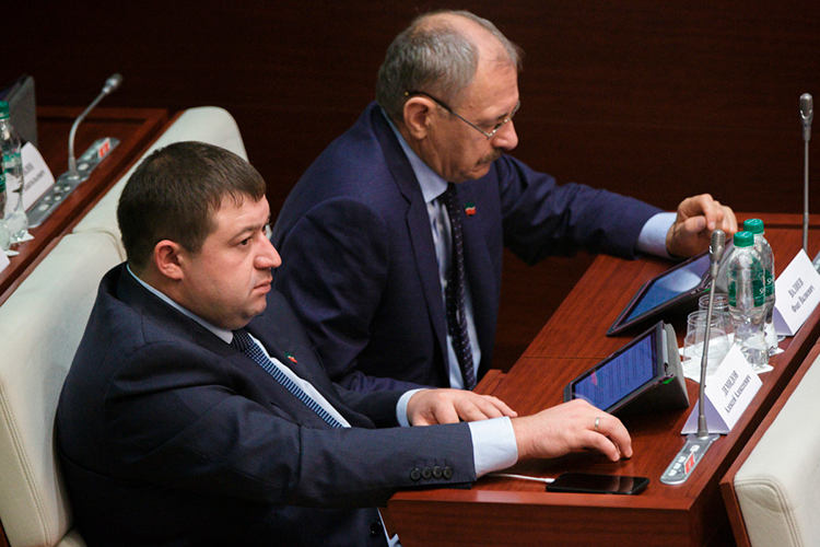 «Бронзу» среди лучших «потребителей» бюджетных денег получает известная в республике компания, занимающаяся строительством дорог, — ОАО «Алексеевскдорстрой» депутата Госсовета РТ Фоата Валиева и Алексея Демидова