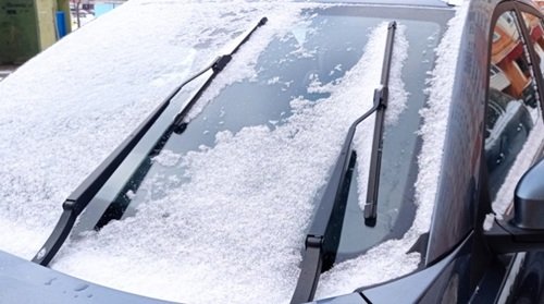 Эксперт Ревин рассказал, как не испортить стеклоочистители в морозы