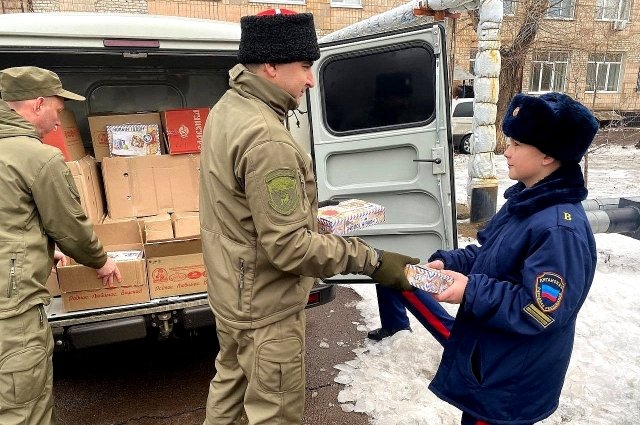 Донские казачата передают подарки своим сверстникам – воспитанникам Луганского республиканского казачьего кадетского корпуса