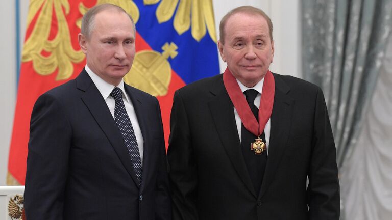 На Новодевичьем кладбище разгромили могилу Александра Маслякова ...