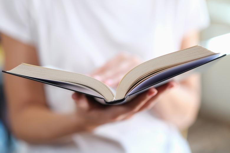«Дебил. Изучение случая»: в Польше изъяли оскорбительную книгу о президенте