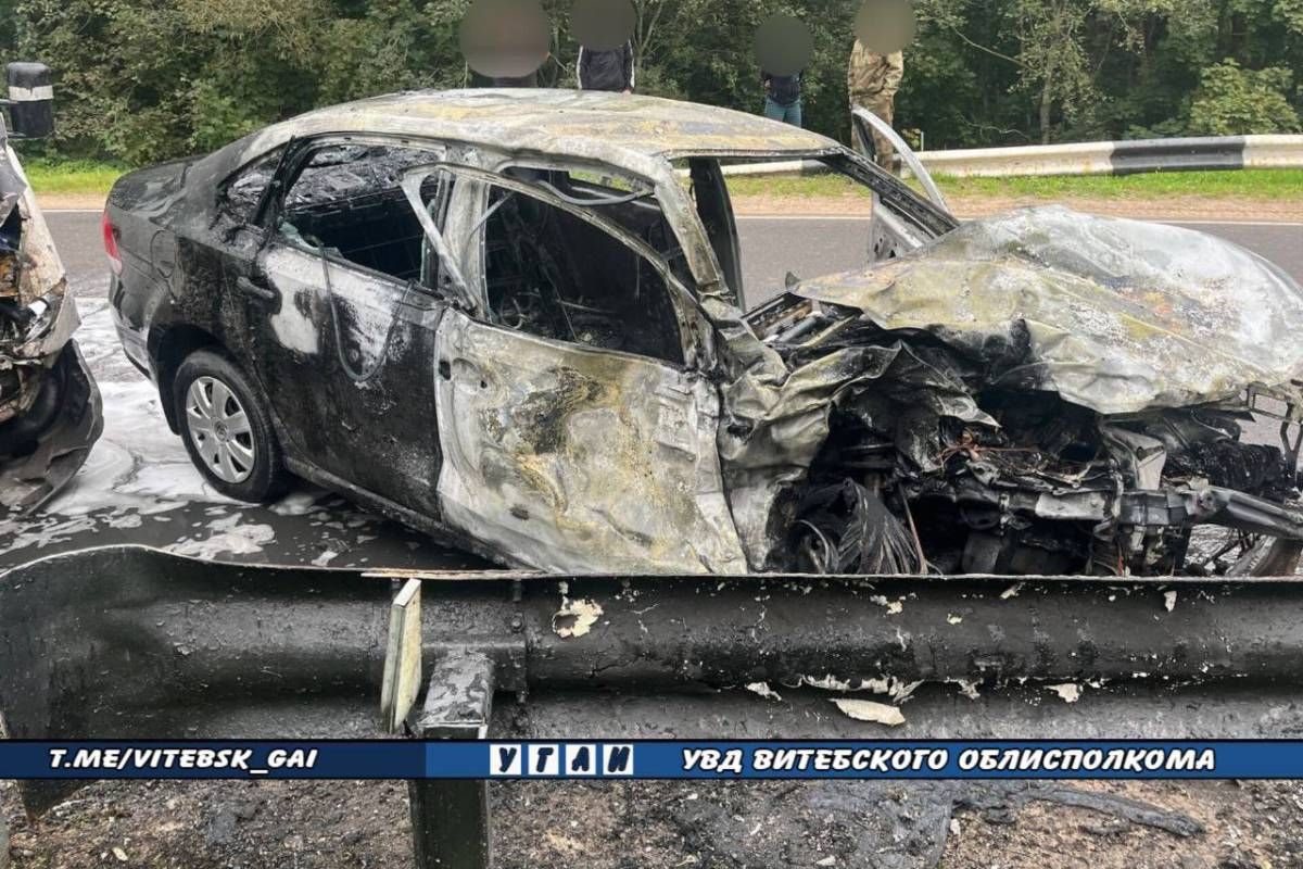 В ДТП под Миорами один из автомобилей загорелся
