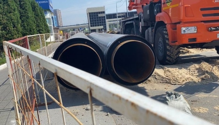 В Тюмени досрочно завершен ремонт трубопровода на ул. Мельникайте ...