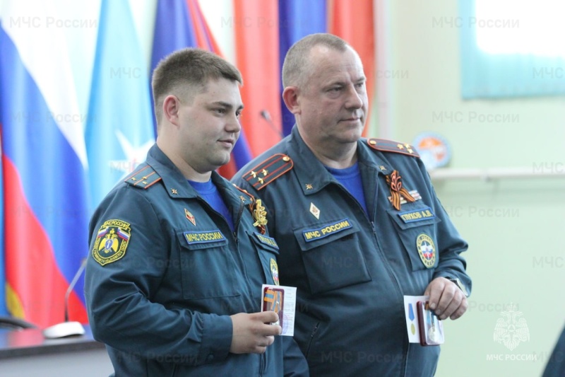 Сотрудников и ветеранов противопожарной службы региона поздравили с профессиональным праздником