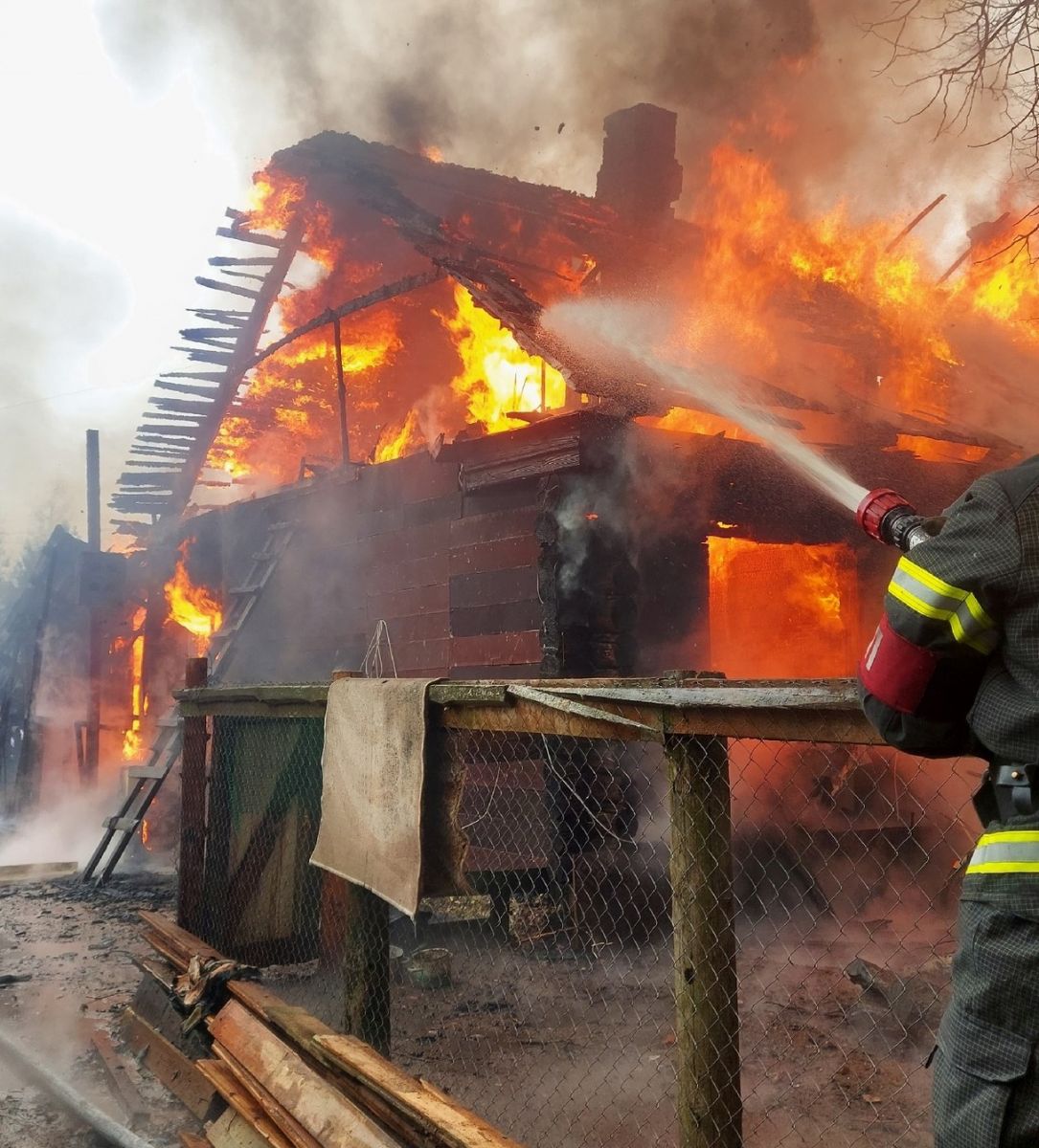 Во Владимирской области вспыхнул двухквартирный дом