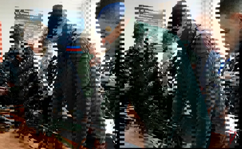 Элитное подразделение Росгвардии познакомило сахалинскую молодёжь со своей работой 