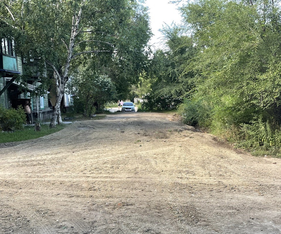 В Благовещенске прогрейдировали несколько междворовых проездов 