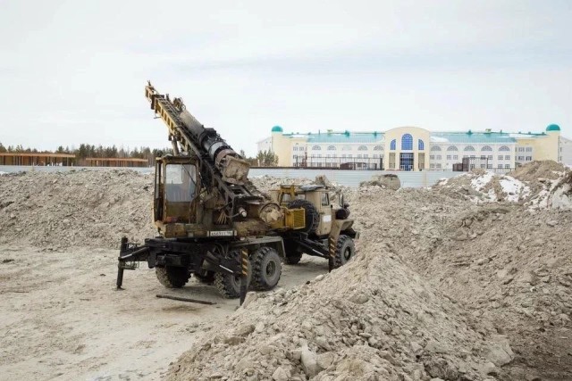 Строительство бассейна в Федоровском под угрозой: подрядчик не выполняет обязательства