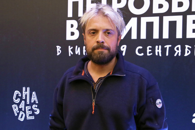 Играет в панк-группе, не ест мясо: куда пропал Лобанов из «Интернов»