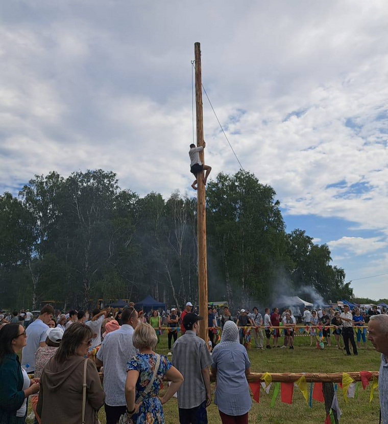 Во время праздника проводились народные игры и соревнования