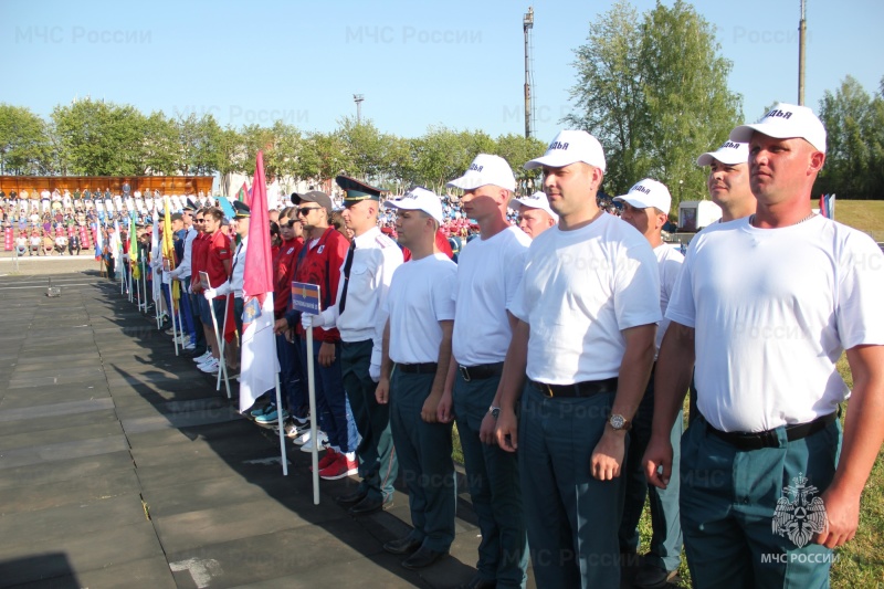 В Кирове прошло торжественное открытие межрегиональных соревнований пожарных