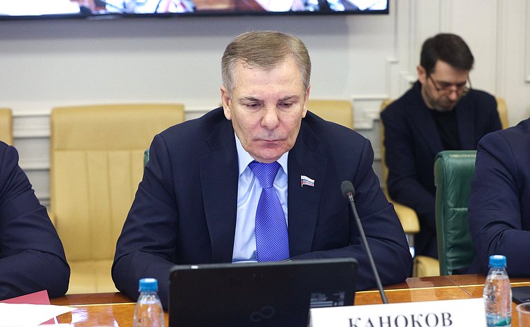Арсен Каноков