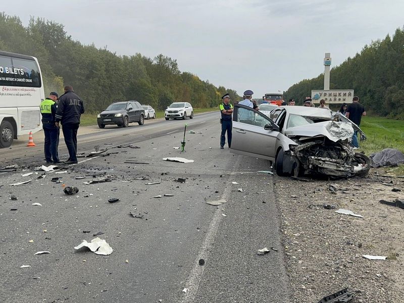На Орловщине под колесами грузовика погиб мужчина