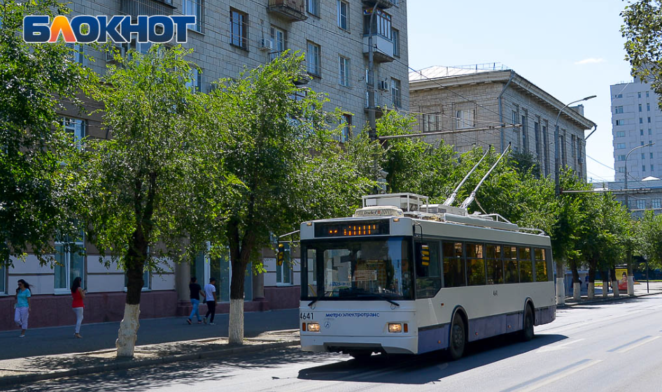 Женщина больше часа удерживала троллейбус на месте в Волгограде