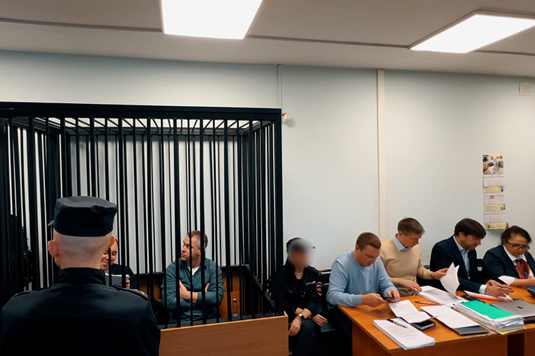 Суд все еще на стадии допроса главного потерпевшего — гендиректора ООО «Таксшеринг Рус» Радика Губаева