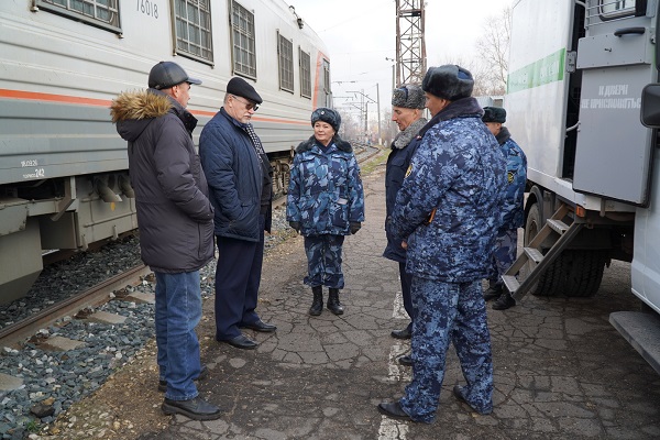 Уполномоченный по правам человека в Кировской области Александр Панов проверил соблюдение прав осужденных при этапировании