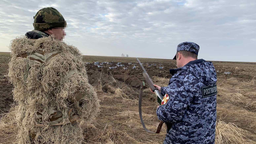 Сотрудники Центра ЛРР Управления Росгвардии по Кировской области проверили владельцев оружия