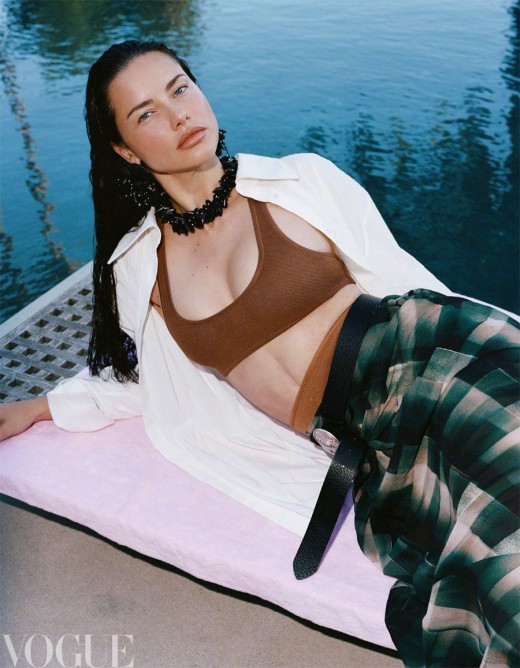 Адриана Лима в китайском Vogue, 2025 год