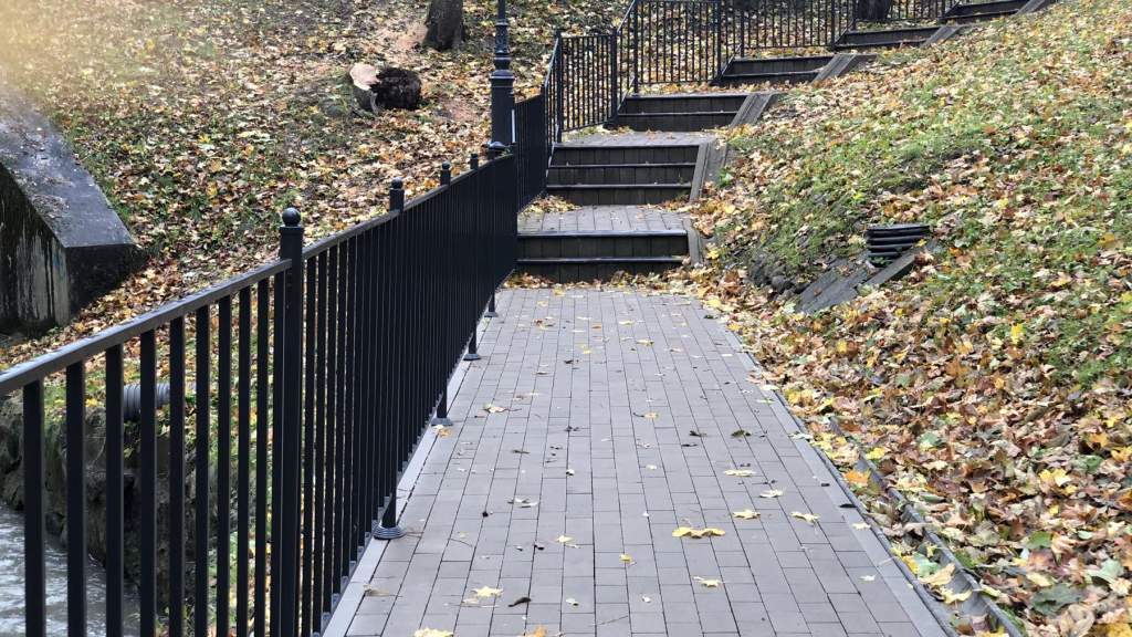 УХОДЯЩАЯ ОСЕНЬ В ПАРКЕ КРЕТИНГИ