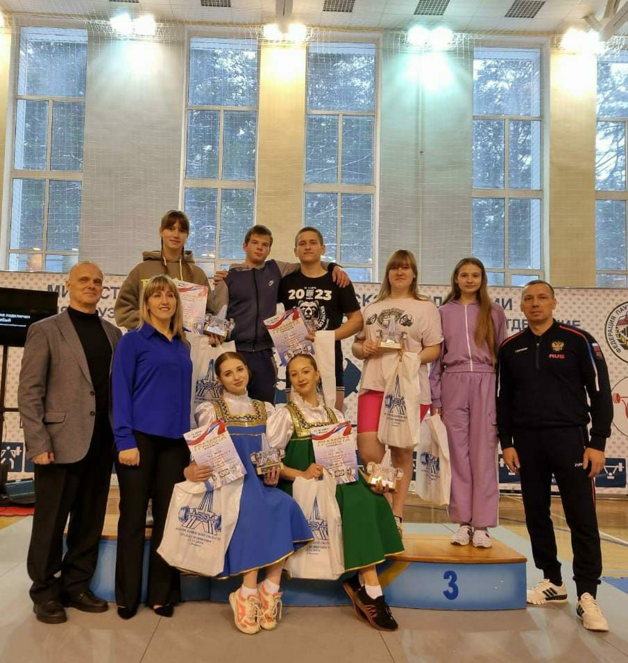 Тренеры из Климово подняли на недосягаемую высоту женский пауэрлифтинг