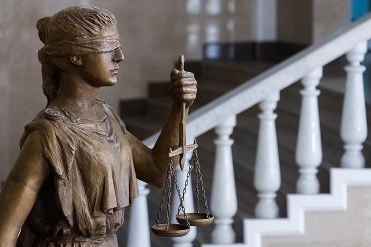 Бутовецкий обратил внимание, что, согласно гражданскому законодательству, в случае недействительности сделки каждая из сторон должна вернуть другой все полученное