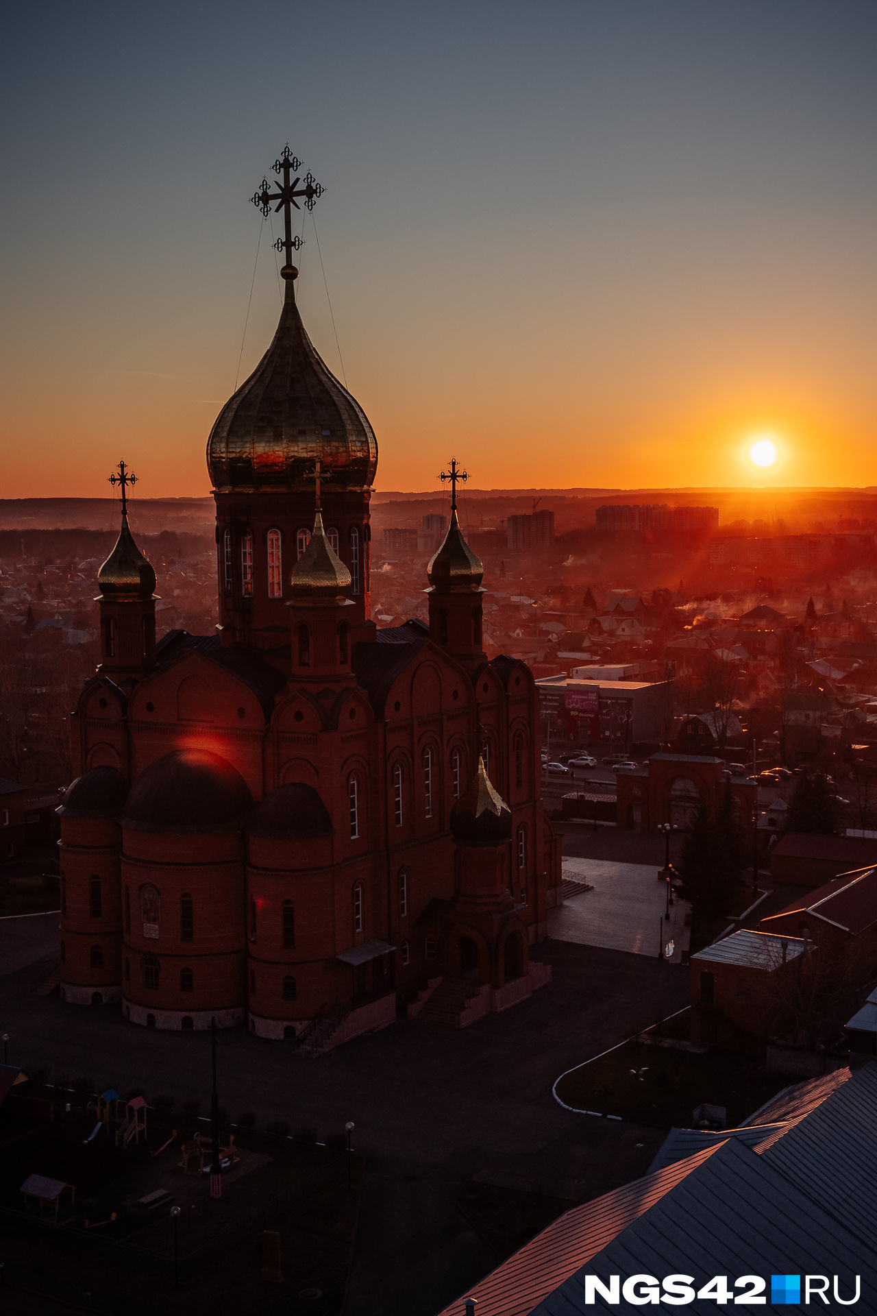 Здесь даже солнца. Затмение в Кемерово. Солнечное затмение Урал Кемерово. Солнечное затмение 25 октября. Лунное затмение Кемерово 2022.