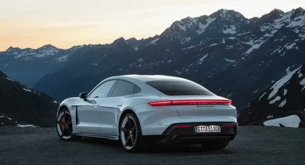 Разворот Porsche от электромобилей: причины и перспективы смены стратегии