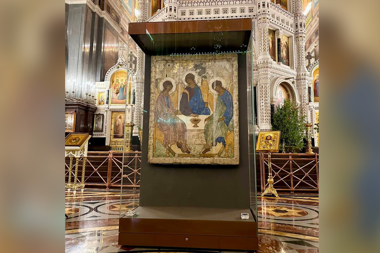 Троица рублев храм христа спасителя. Троица рублев храм христа спасителя. Троица рублев храм христа спасителя. Троица рублев храм христа спасителя. Троица рублев храм христа спасителя.