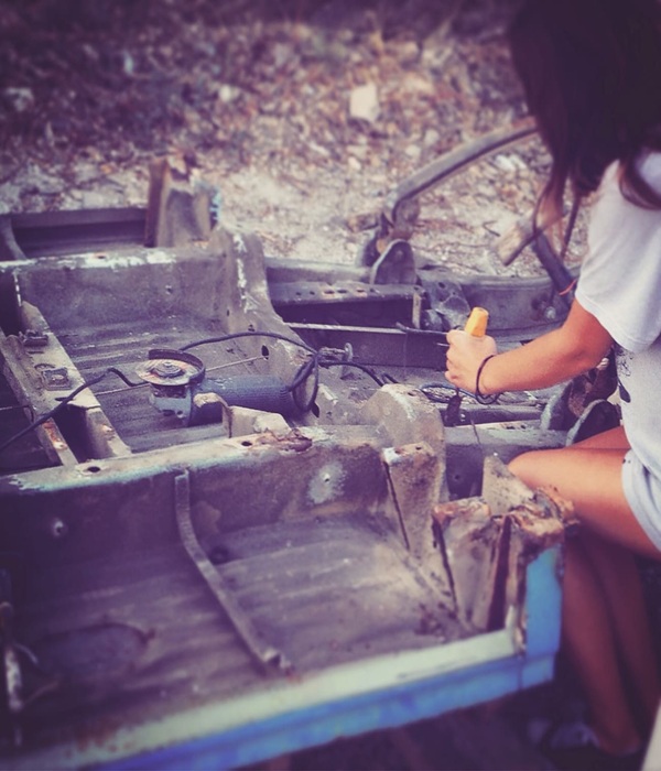 Старая база фургона Mercedes с колесами стала основой дома.