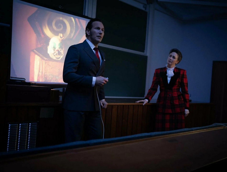 Кадр из фильма «Заклятие 4: Последний обряд». Режиссер Майкл Чавес. 2025 год