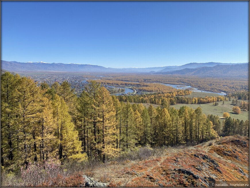 «Осенние краски Уймонской долины». Прощальный день: на гору Маяк с закрытыми глазами, посиделки на берегу Катуни и у костра в ночи 