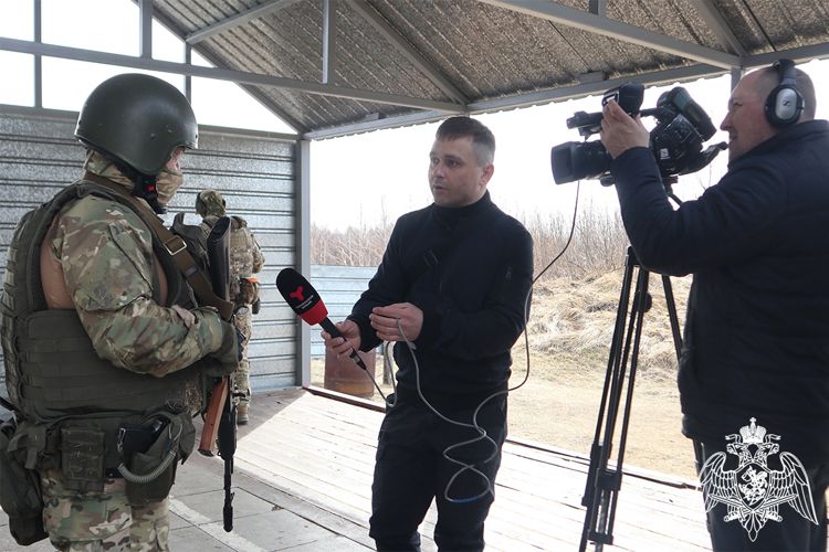 С Всемирным днём телевидения росгвардейцы поздравили руководство и коллективы тюменских телеканалов