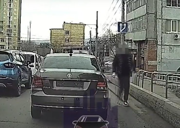 В Красноярске автомобилист не хотел получить штраф и снял госномера