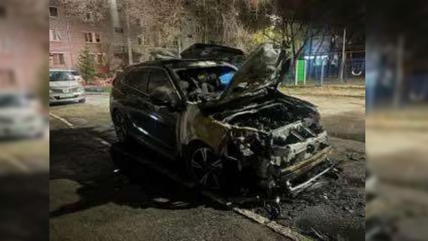 Четыре машины сгорели в Благовещенске: подозреваемый задержан - gtrkamur.ru