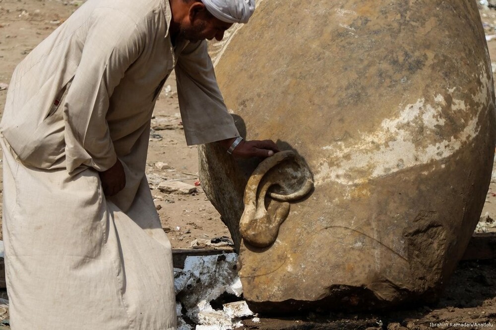 рассмотрите скульптуру найденную археологами