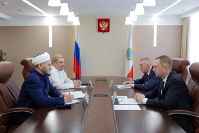Новый глава саратовских мусульман встретился с губернатором Саратовской области Романом Бусаргиным
