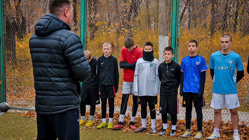 Амурские тренеры провели очередные занятия для юных спортсменов из подшефного района ДНР - gtrkamur.ru