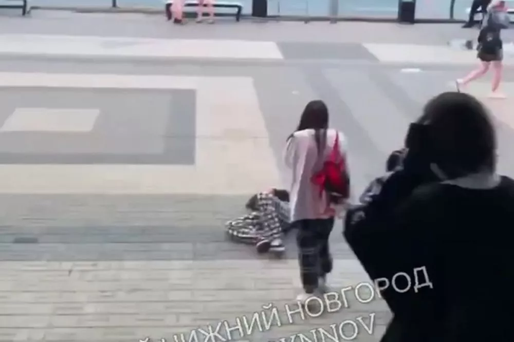 Подростка избили из-за внешнего вида около ТЦ «Небо» в Нижнем Новгороде