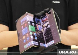 Компания Huawei вышла на рынок с устройством Mate XT Ultimate Design - тройным складываемым смартфоном