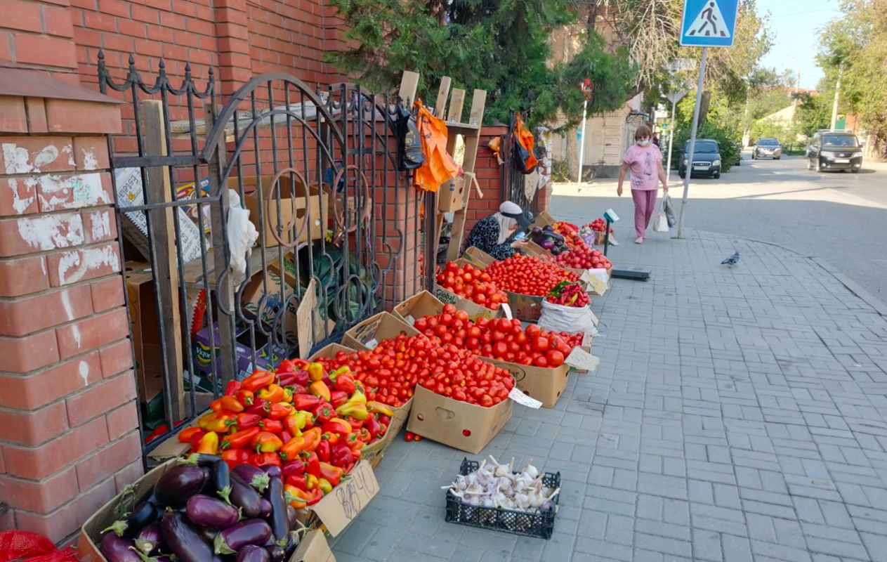 Каспий инфо новости. Магазин рынок. Перец на рынке. Астраханский рынок. Люблинский рынок овощной рынок.